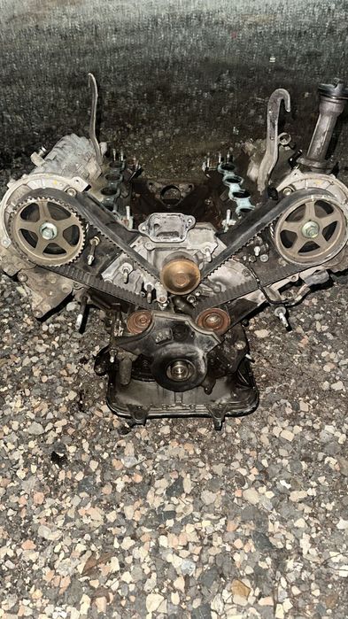 2 UZ 4.7L двигатель