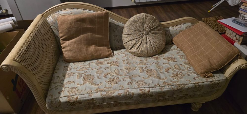 Диван, софа-шезлонг.