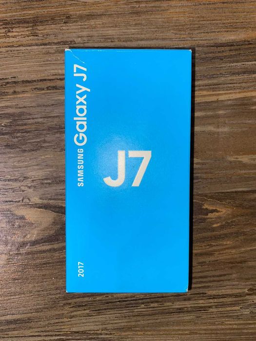 Смартфон Samsung Galaxy J7 (2017)