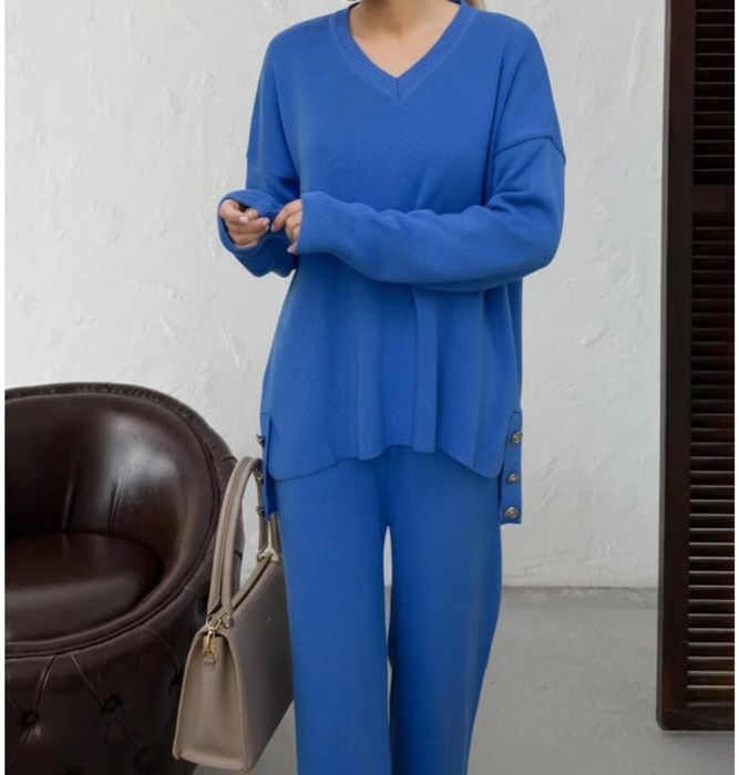 Vand set tricot dama ..Mărime Universala. Potrivit pentru..S,M,L,XL