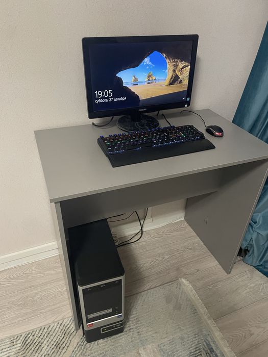 Продам стол серого цвета