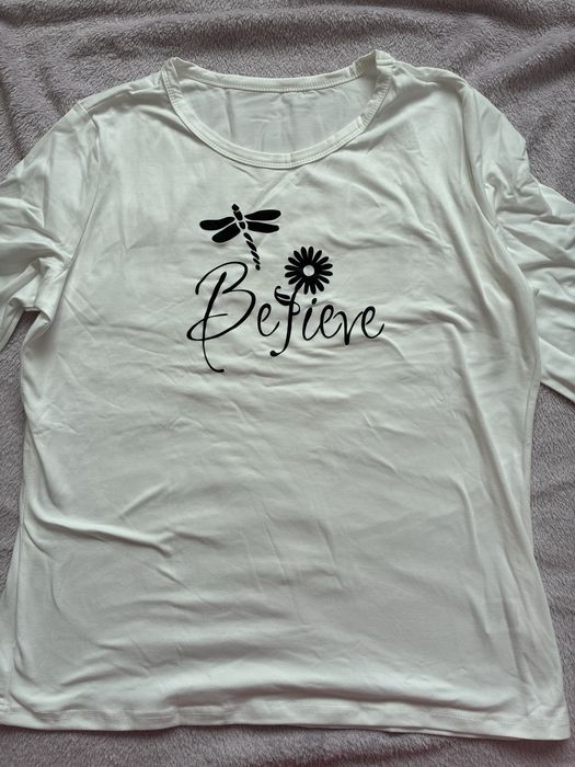 Бяла блуза а дълъг ръкав