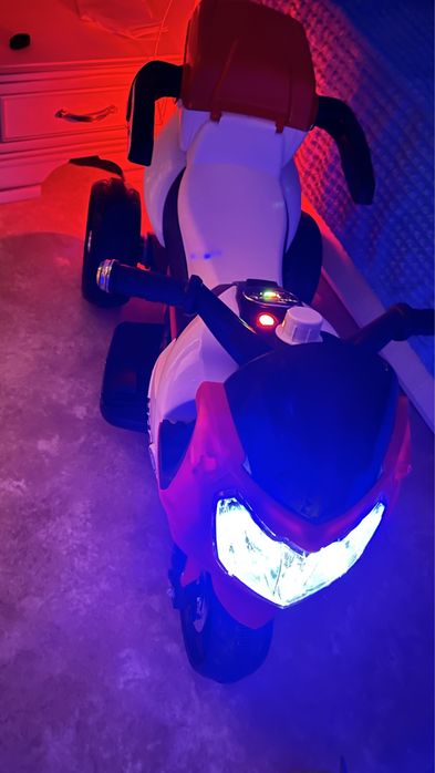 Детский электромобиль