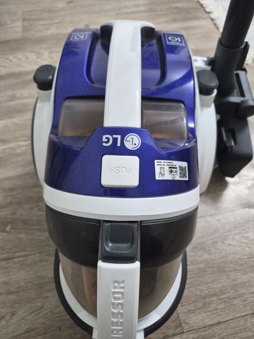 Продаю пылесос почти новый