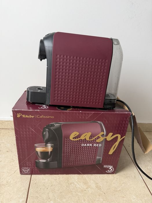 Aparat de cafea cu capsule aproape nou