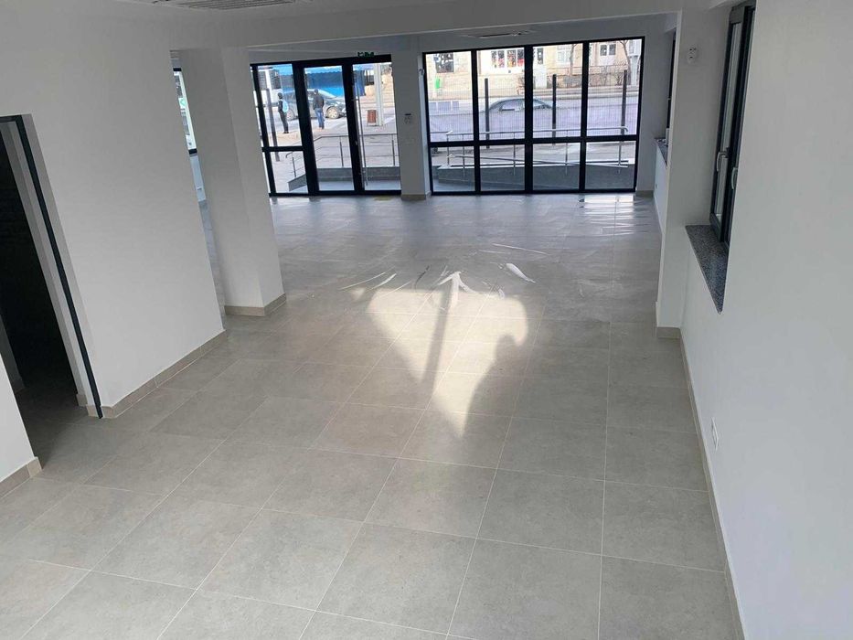 Bd. Pacurari, 85 mp spatiu comercial/birou clasa A, locuri de parcare,