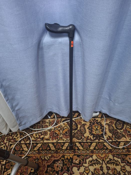 Продам ходунки, и два костыля