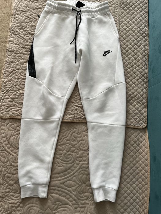 Tech fleece nike white размер М (город кокшетау)