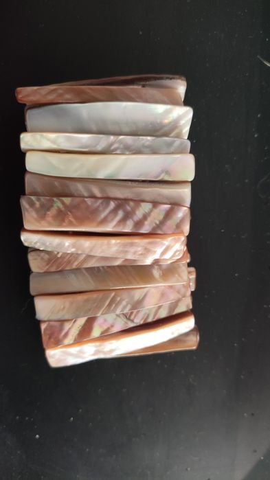 Гривна от седефен и плочки на ластична основа