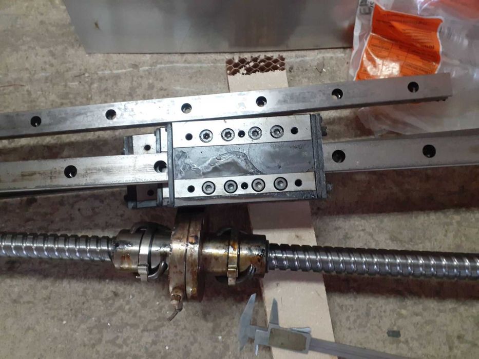 Сачмено-винтови двойки и линейни направляващи