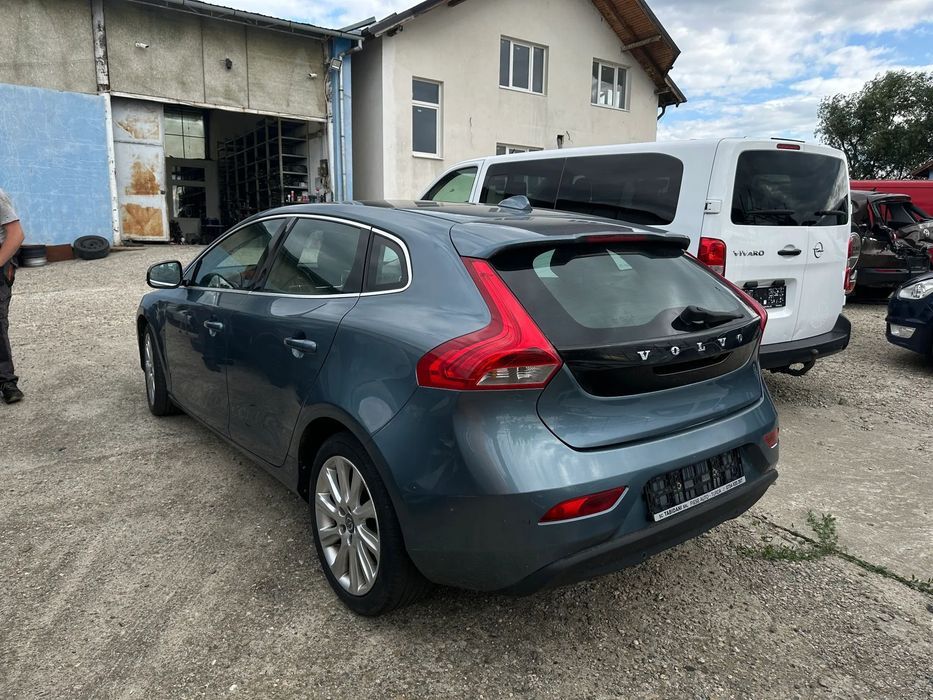 Dezmembrez piese Volvo V40