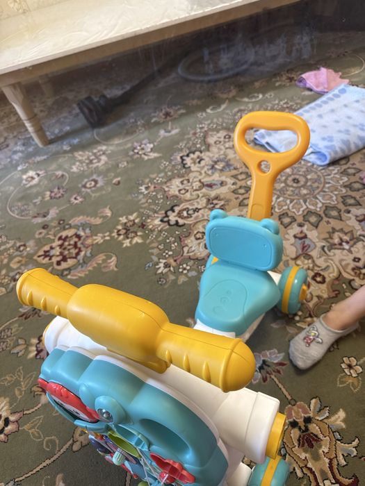 Детский каталка ходунок столик