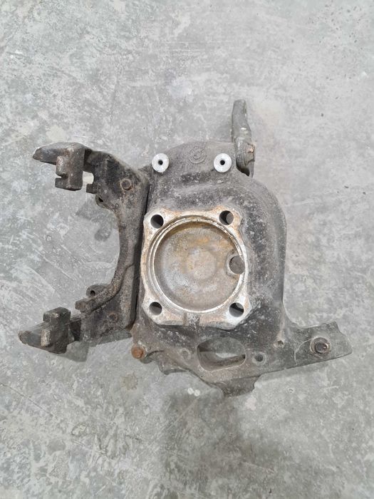 Etrier fata BMW E60 520D - 150 lei , Fuzeta fața dreapta - 100