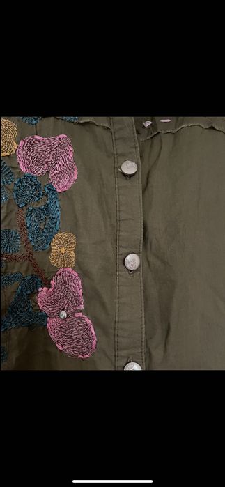 луксозен модерен марков потник може и върху блузка