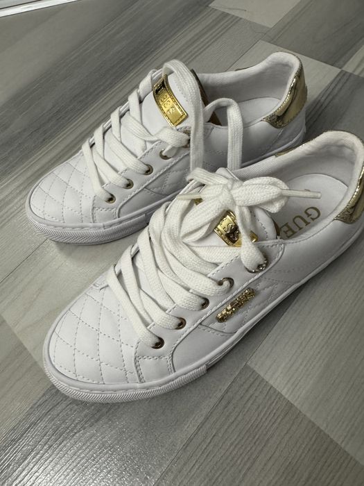 Продам кроссовки “GUESS”