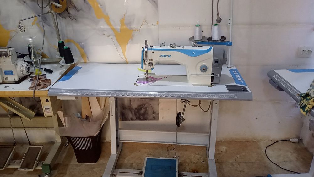 Tıkuv moshınası holatı yaxshı. Uyda 1 ta odam ıshlatgan
