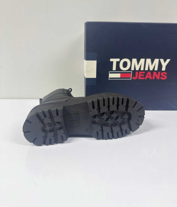 Много запазени Кожени кубинки TOMMY JEANS Cleat Ankle Boot - Размер 39 (25 см стелка)