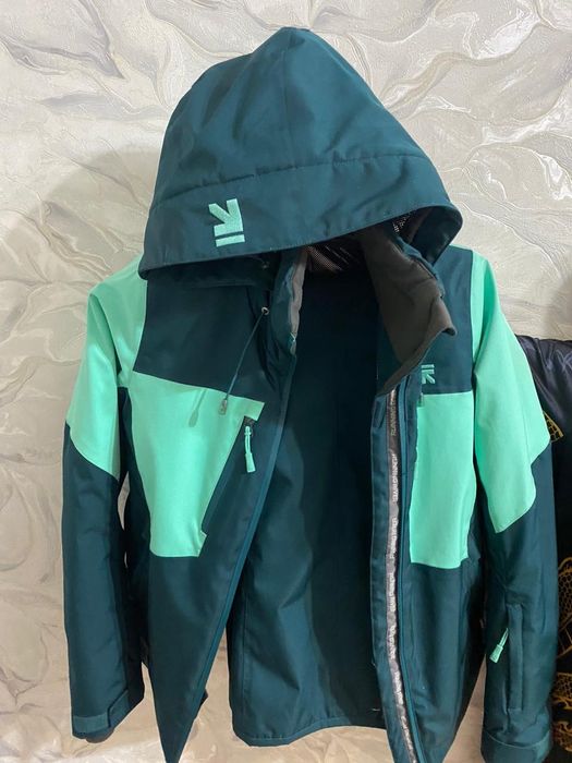 Продам лыжные костюмы