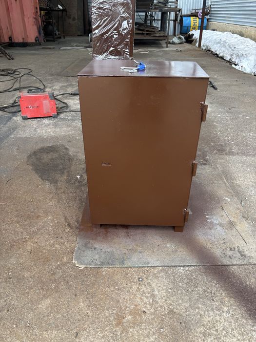 Сейф офисный.