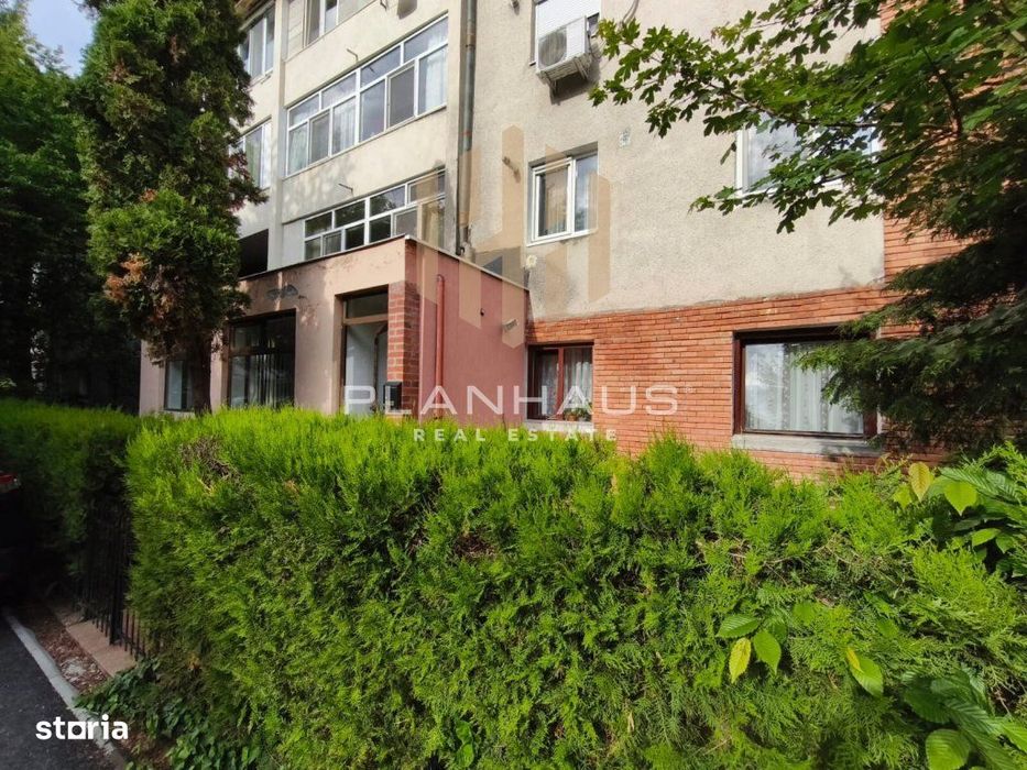 Apartament spațios cu 2 intrări, curte privată – 81 mp utili – la 50 m