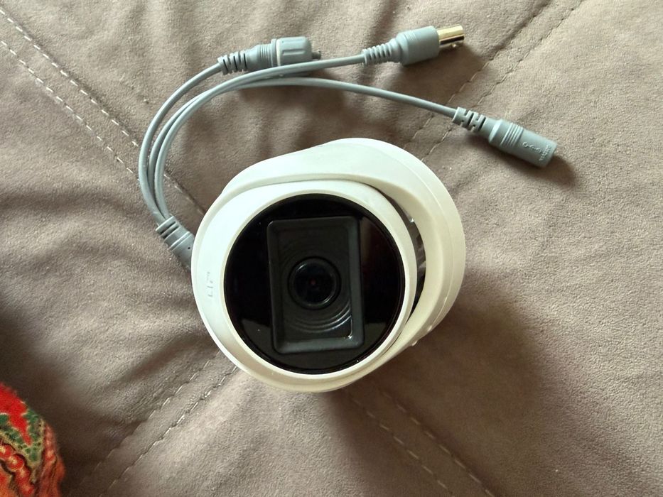 Камера Hiwatch.      .