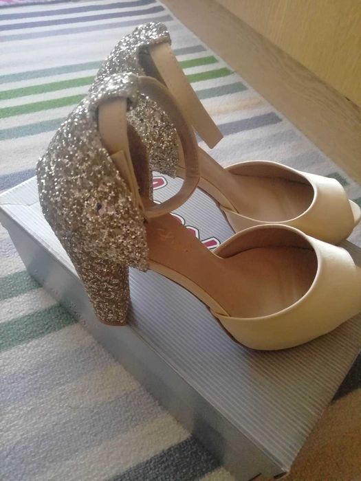 Абитуриентски обувки