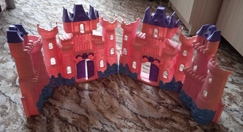 Радиоуправляема полицейска кола,К-т Рапунцел PLAY -DOH,  Замък