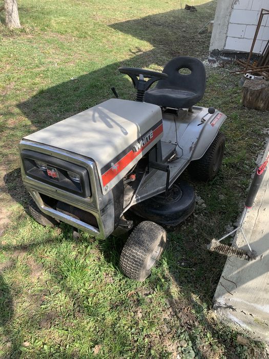 Vând mașină de tuns iarba