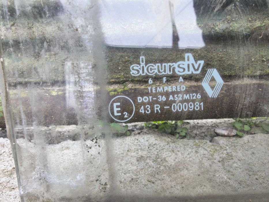 Странично стъкло от Рено Рапид