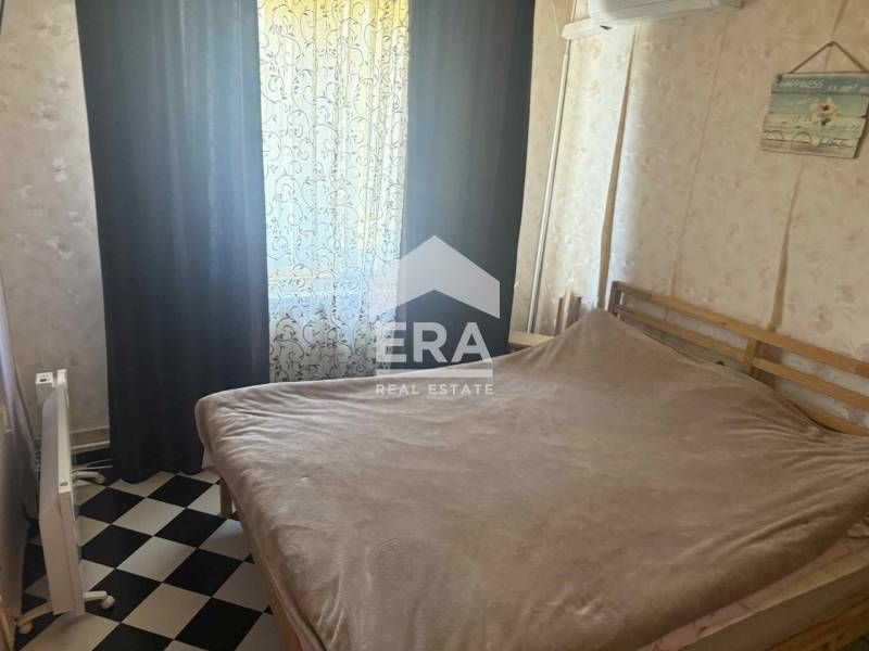 Ексклузивен тристаен апартамент с камина и локално парно, район Владис