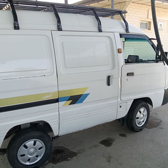 Damaz van sotiladi srochni xolati yaxshi yurib turgan moshina 3200$