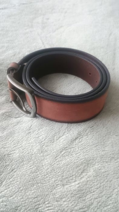 Curea nouă, piele, bărbați.
