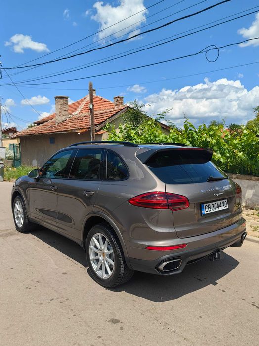 Продавам Porsche Cayenne