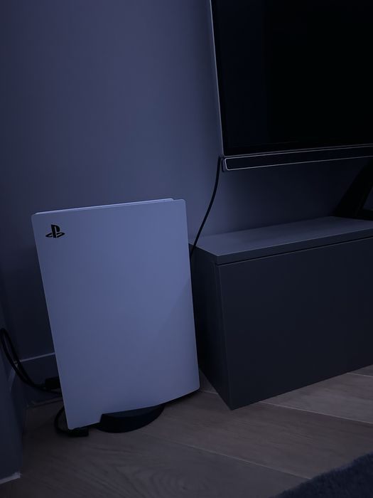 PlayStation 5 + 4K телевизор Philips 140см диагональ