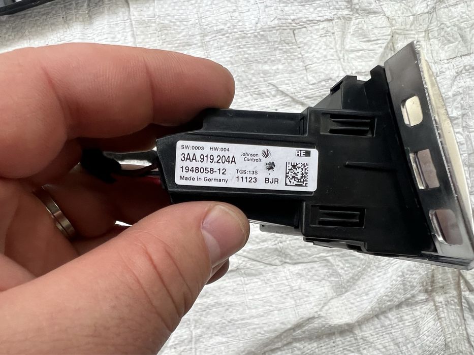 Ceas analogic plansa bord cu suport si mufa pt vw passat b7 b6 cc