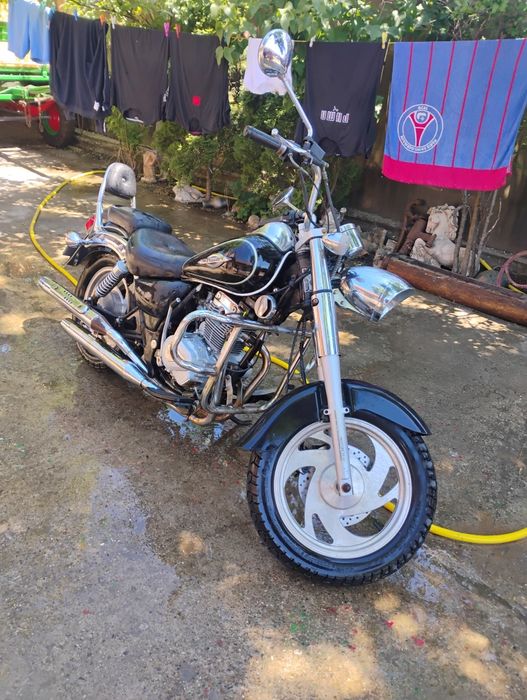 Vând motocicleta Jin lun de 150 cv
