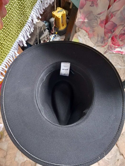 Шапки, федора и ушанки