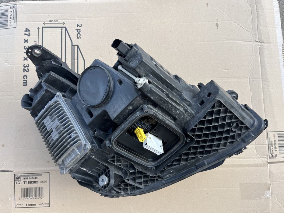 Far stanga Multi Beam Mercedes E Class W213