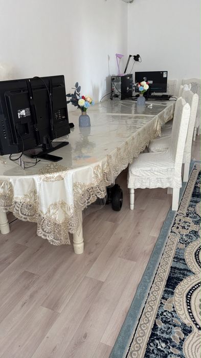 Продам стол с стульями,