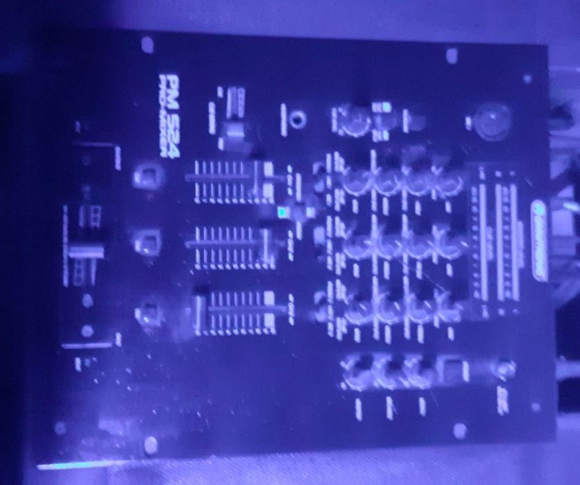 Vând aparatură discotecă