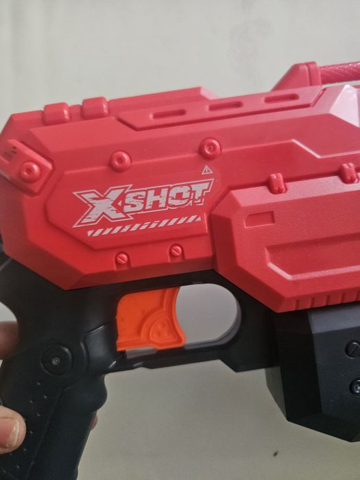 Продам x- shot с патронами в обойме