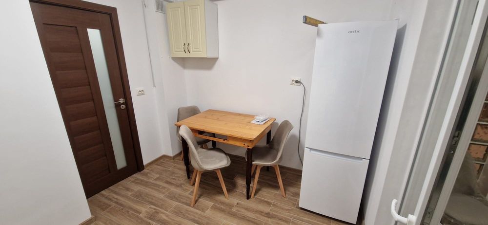 Inchiriez apartament 3 camere