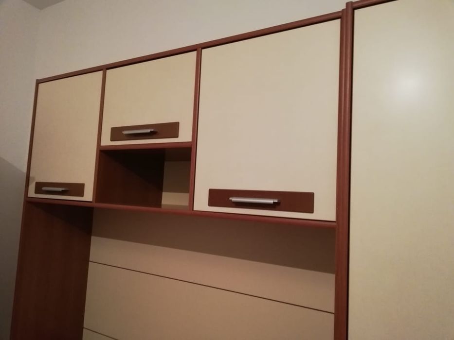 Продам письменный стол со шкафом. Состояние нового.