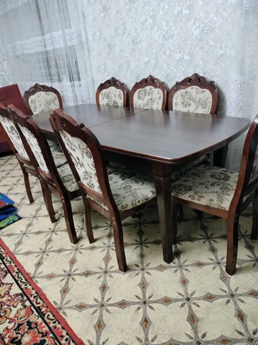 Продам стол со стульями. В хорошем состояний..