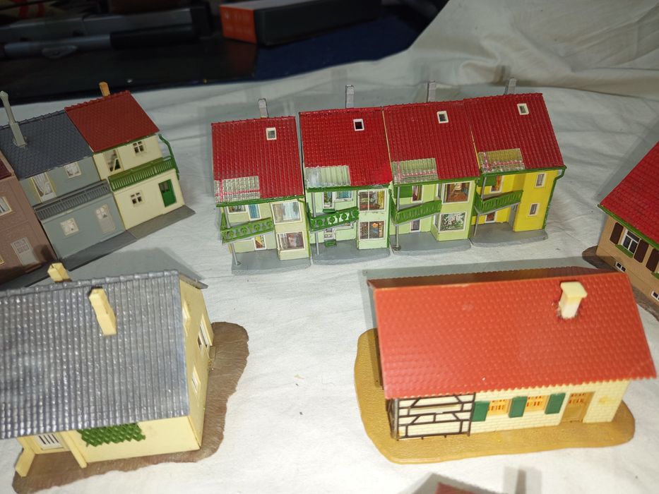 Lot nr. 5 căsuțe HO Faller Vollmer trenulețe diorama piko roco