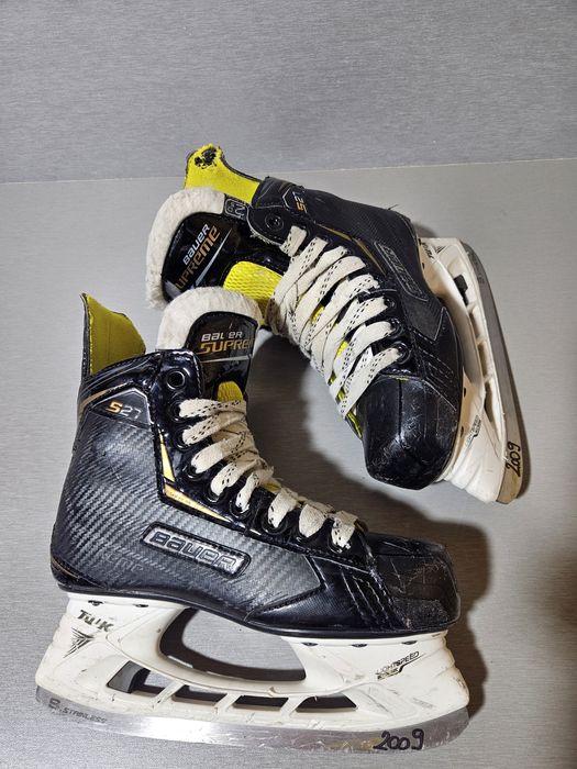 Patine hochei  3009 Bauer Supreme S 27, marime 33.5, lungime interioara 22.5cm.