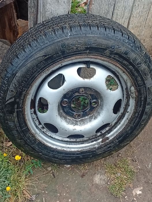 Vând 4 jante cu cauciucuri