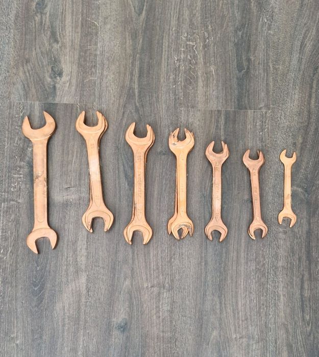 Набор гаечных и рожковых ключей