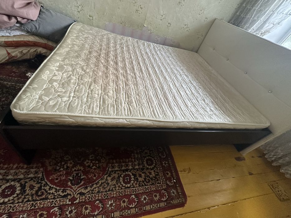 Продам  двуспальную кровать