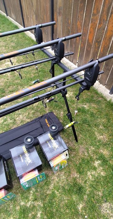 Set 3 Lansete Carbon 3,90m,3 Mulinete 7000 cu Baitrunner,Rod Pod